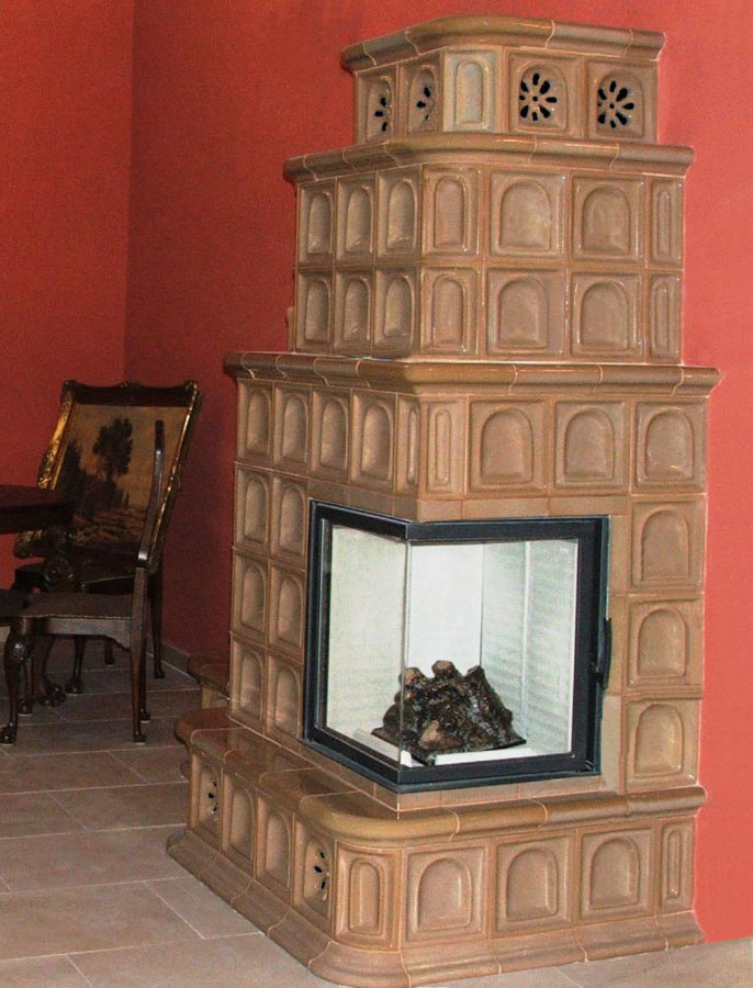 narożny kominek kaflowy wysoki